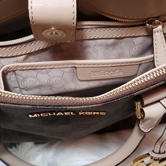 Designer Handbag - Picture 11 of 12